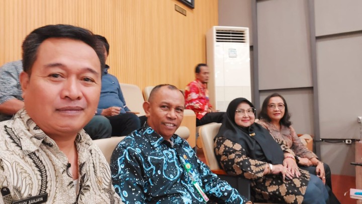 Mohon ijin menyampaikan 28/2/2025 Sekretaris Kelurahan Jawa menghadiri Rapat tentang sosialisasi peraturan Walikota No 26 dan No 61 tahun 2024 di Ruang Mangkupelas