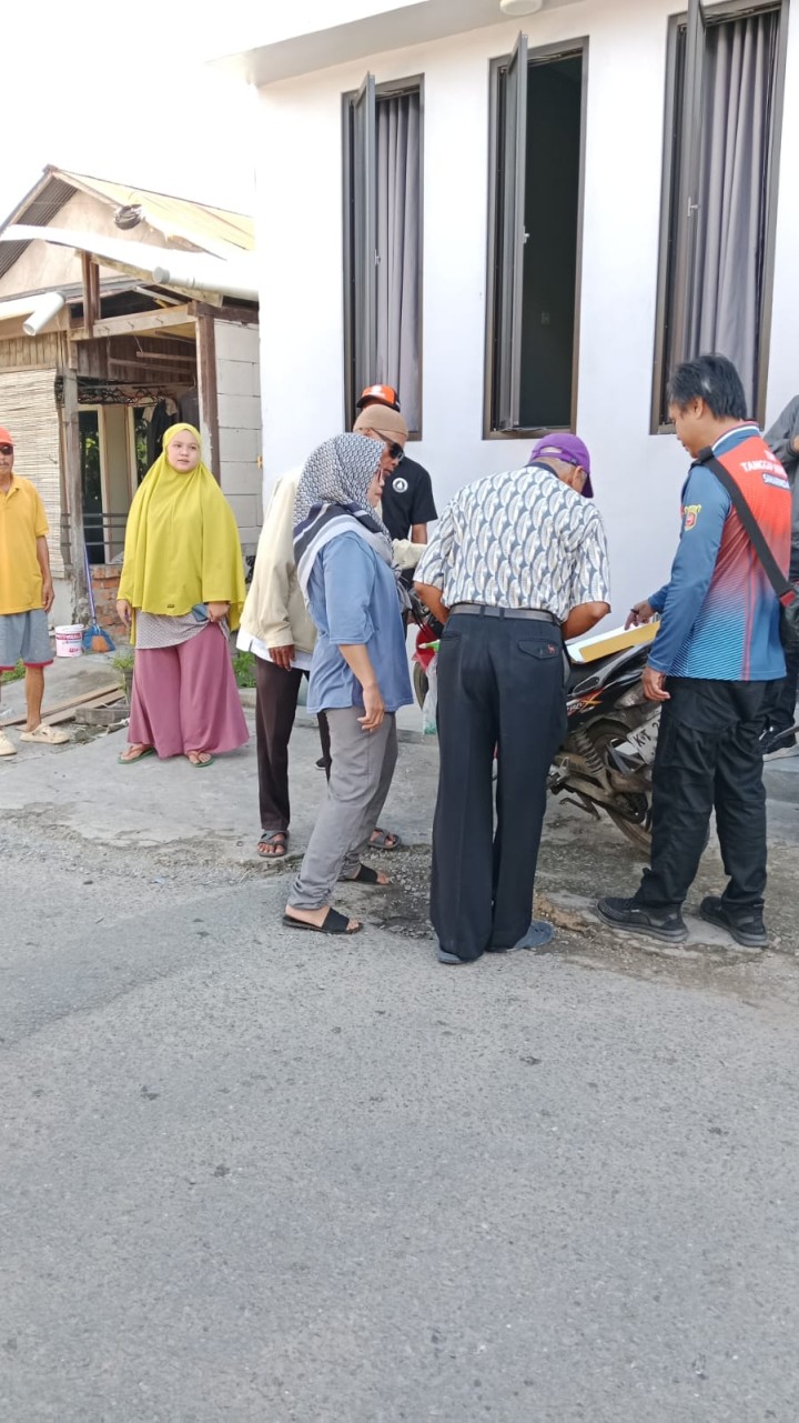 Mohon ijin menyampaikan 14/3/2025 Staf Seksi Ekobang LH melaksanakan Kegiatan Pendampingan Pengantaran Bantuan dari BPBD Kota Samarinda kepada Ibu Komsiah di RT. 35