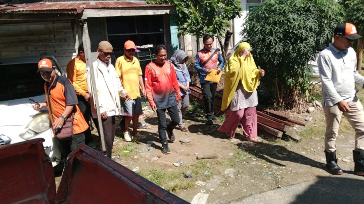 Mohon ijin menyampaikan 14/3/2025 Staf Seksi Ekobang LH melaksanakan Kegiatan Pendampingan Pengantaran Bantuan dari BPBD Kota Samarinda kepada Ibu Komsiah di RT. 35