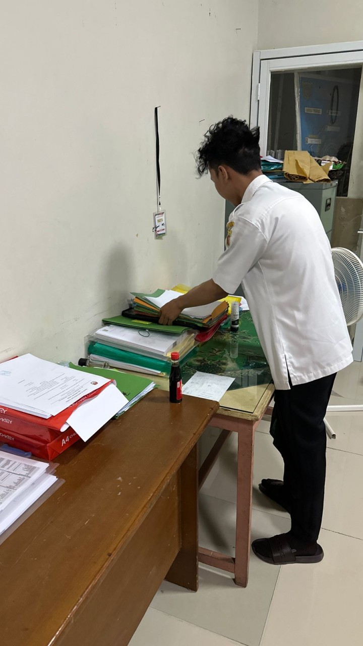 Mohon ijin menyampaikan 08/4/2025 Pejabat Struktural Beserta Staf melakukan Gotong Royong di Halaman Kantor dan di ruangan masing-masing Pejabat Struktual dan Staff