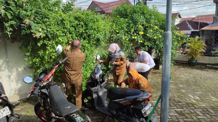 Mohon ijin menyampaikan 08/4/2025 Pejabat Struktural Beserta Staf melakukan Gotong Royong di Halaman Kantor dan di ruangan masing-masing Pejabat Struktual dan Staff