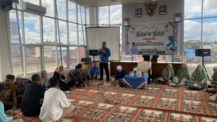 Mohon izin menyampaikan 17/4/2025 Acara Kegiatan Halal Bihalal Kelurahan Jawa yang di hadiri oleh Ketua TWAP(yang mewakili), Camat Samarinda Ulu (Bpk. Sujono, M.Si), Guru Mansyur, Lurah Jawa beserta Pejabat Struktural dan Staf, Babinsa dan Banbhinkamtibmas, Ketua RT, PKK, LPM, FKPM, Dasawisma dan PATBM