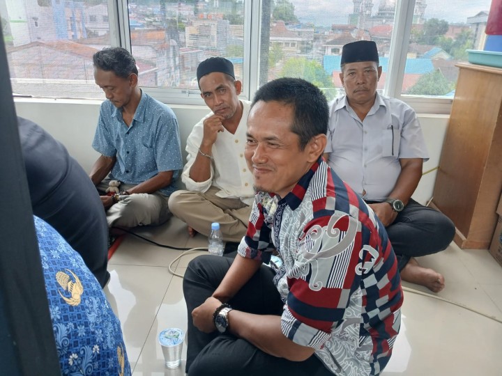Mohon izin menyampaikan 17/4/2025 Acara Kegiatan Halal Bihalal Kelurahan Jawa yang di hadiri oleh Ketua TWAP(yang mewakili), Camat Samarinda Ulu (Bpk. Sujono, M.Si), Guru Mansyur, Lurah Jawa beserta Pejabat Struktural dan Staf, Babinsa dan Banbhinkamtibmas, Ketua RT, PKK, LPM, FKPM, Dasawisma dan PATBM