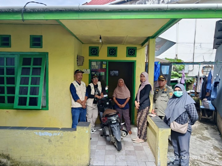 Mohon izin menyampaikan 21/4/2025 Kasi Kesra Kelurahan Jawa Bersama PSM kelurahan jawa verval warga Ats nama KARNO yg sdh berpindah dari status Miskin Extrem ke Miskin