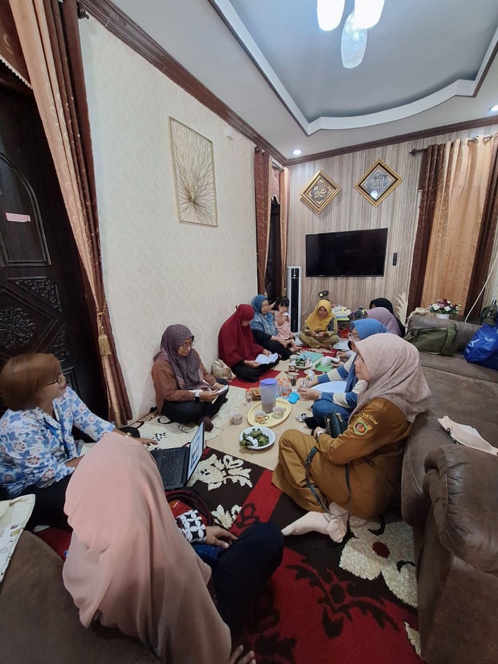 Mohon izin menyampaikan 06/5/2025 Kasi Kesra Kelurahan Jawa melakukan Pendampingan kader TPK bersama Ibu Banne di rumah warga RT 13 Kelurahan Jawa Kecamatan Samarinda Kota Samarinda