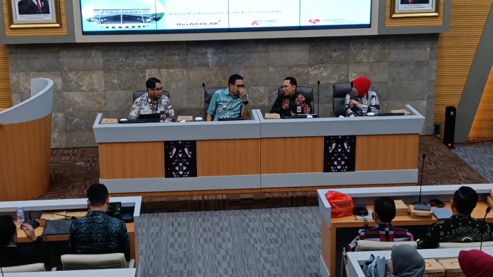Mohon izin menyampaikan 08/5/2025 Lurah Jawa mengahadiri Kegaiatan Sosialisasi Target Laku Pandai Pada BUMRT di Ruang Mangkupelas Balaikota Samarinda