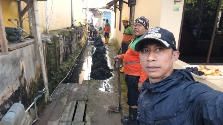 Mohon izin menyampaikan 11/05/2025 Lurah Jawa, Kasi Ekobang & LH beserta Staf mengikuti kegiatan Gotong Royong di RT 4,27,3 dan 5 Kelurahan Jawa
