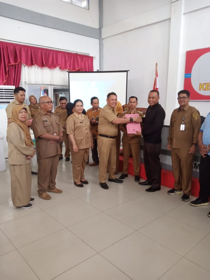 Mohon izin menyampaikan 20/05/2025 Lurah Jawa dan Kasi Kesra menghadiri Bimbingan Teknisi Pelaksanaan Probebeya tahun 2025 Di Aula Kecamatan Samarinda ulu