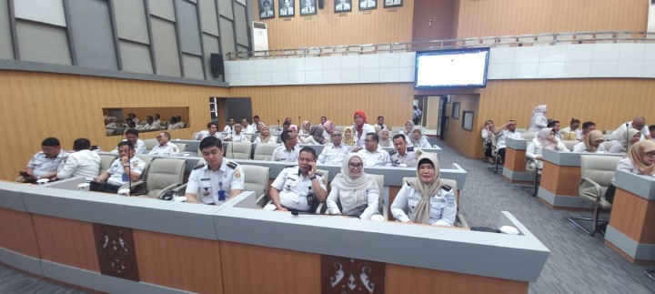 Mohon izin menyampaikan 21/05/2025 Lurah Jawa menghadiri Rapat Koordinasi tindak lanjut Pendalaman Juklat dan Juknis Musyawarah Kelurahan Pembentukan Koperasi merah putih di Ruang Mangkupelas Balaikota Samarinda
