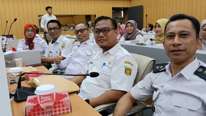 Mohon izin menyampaikan 21/05/2025 Lurah Jawa menghadiri Rapat Koordinasi tindak lanjut Pendalaman Juklat dan Juknis Musyawarah Kelurahan Pembentukan Koperasi merah putih di Ruang Mangkupelas Balaikota Samarinda