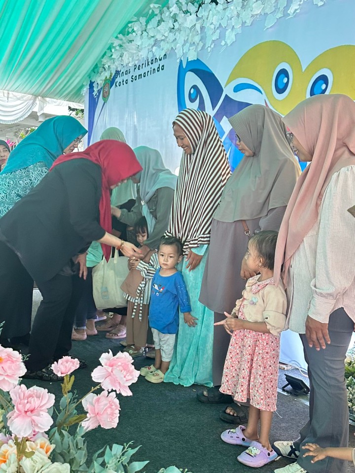 Kegiatan/acara Gerakan memasyarakatkan makan ikan (Gemarikan)  dan Bazar Produk perikanan dan pangan Thn 2025 sekaligus penyerahan secara simbolis paket makanan olahan pencegahan resiko stunting pada balita batita dan bumil warga kel. Jawa oleh ibu Hj. Rinda Andi Harun Dihadiri oleh Ibu Hj.Rinda Andi Harun dan jajaran  Kepala Dinas Perikanan dan Instansi terkait Lurah Kelurahan Jawa Kasi Kesra dan staf Hari Rabu tgl 28 Mei 2025 Merupakan salah satu program pemerintah dalam upaya mengurangi angka resiko stunting dan pencegahan balita stunting