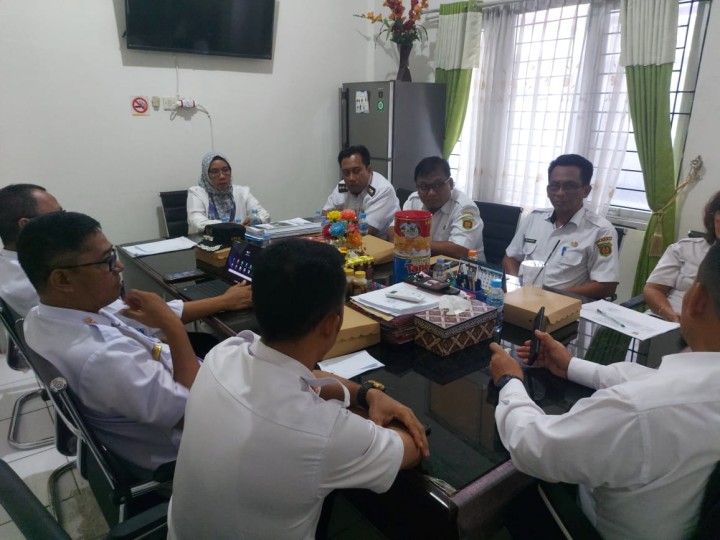 Mohon izin menyampaikan 28/05/2025 Lurah Jawa Rapat Koordinasi Lurah Se-Kecamatan Samarinda Ulu dan penyaluran Natura Kebencana Tanah longsor masing masing Kelurahan di Ruang Camat Samarinda Ulu Kota Samarinda