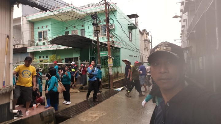 ijin melaporkan  Gotong Royong masal Kelurahan Jawa 1 Juni 2025 di Jl Pasundan 1D dan jl Bukit Barisan  RT 24,28,29,30,32,33  Bersama : 1. Bapak Wakil walikota  2. Ketua Paguyuban Blitar dan anggota  3. Kepala BPBD 4. Kepala Pemadam/Kabid Damkar  5. Camat Samarinda ulu dan jajaran nya 6. lurah Jawa dan jajaran 7. Ketua RT 24,28,29,30,32,33dan warganya 8. PKK kelurahan dan anggota nya 9. Babinsa dan Babinkamtas 10. Ketua RT berpartisipasi 11.  dasawisma RT 30  12. 2 DT DPUPR dan Tim Hantu' banyu 13. 1 DT DLH dan anggota nya 14. 1 Mobil PMK 15. Satpol kecamatan Samarinda ulu