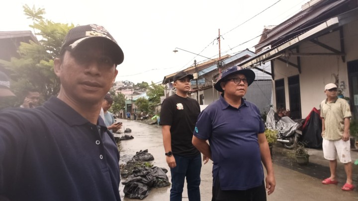 ijin melaporkan  Gotong Royong masal Kelurahan Jawa 1 Juni 2025 di Jl Pasundan 1D dan jl Bukit Barisan  RT 24,28,29,30,32,33  Bersama : 1. Bapak Wakil walikota  2. Ketua Paguyuban Blitar dan anggota  3. Kepala BPBD 4. Kepala Pemadam/Kabid Damkar  5. Camat Samarinda ulu dan jajaran nya 6. lurah Jawa dan jajaran 7. Ketua RT 24,28,29,30,32,33dan warganya 8. PKK kelurahan dan anggota nya 9. Babinsa dan Babinkamtas 10. Ketua RT berpartisipasi 11.  dasawisma RT 30  12. 2 DT DPUPR dan Tim Hantu' banyu 13. 1 DT DLH dan anggota nya 14. 1 Mobil PMK 15. Satpol kecamatan Samarinda ulu