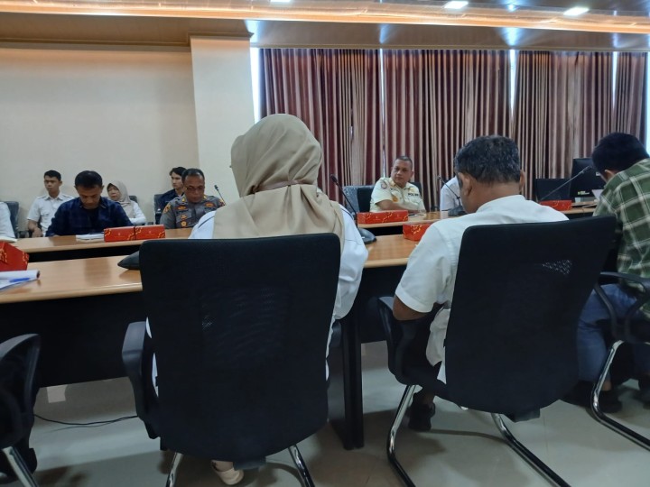 Mohon ijin 04/06/2025 Sekretaris Lurah dan Staf Seksi Ekobang menghadiri Rapat di Kantor DPUPR Tentang Sosialisasi lanjutan Pembangunan Teras Samarinda Tahap  Ke-2