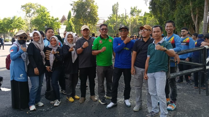 Mohon izin menyampaikan 05/06/2025 Lurah Jawa, Sekretaris, Beserta jajaran nya menghadiri Pelaksanaan Apel Bersama dan Aksi Bersih Sampah Plastik di Lapangan Parkir Gor Segiri Samarinda