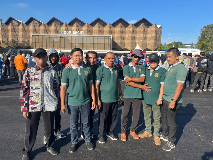 Mohon izin menyampaikan 05/06/2025 Lurah Jawa, Sekretaris, Beserta jajaran nya menghadiri Pelaksanaan Apel Bersama dan Aksi Bersih Sampah Plastik di Lapangan Parkir Gor Segiri Samarinda
