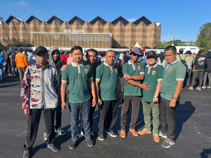 Mohon izin menyampaikan 05/06/2025 Lurah Jawa, Sekretaris, Beserta jajaran nya menghadiri Pelaksanaan Apel Bersama dan Aksi Bersih Sampah Plastik di Lapangan Parkir Gor Segiri Samarinda