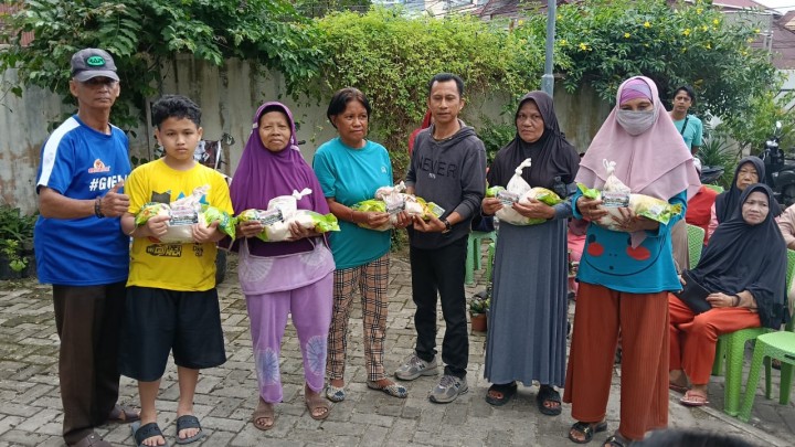 Mohon ijin Melaporkan 07/06/2025  Telah di Terima dan laksanakan Pemotongan Hewan Qurban (sapi) dari Bapak Walikota untuk Mesjid Jami' Baitul Jabbar Jl.Cermai Kelurahan Jawa Kecamatan Samarinda Ulu serta. Serta Pembagian Beras untuk Warga Kelurahan Jawa yang diberikan Oleh Toko Emas Sejati
