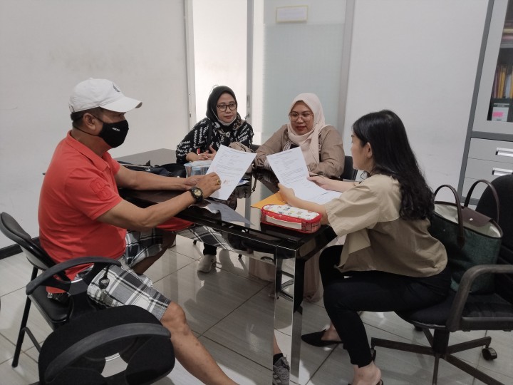 Mohon izin menyampaikan 10/06/2025 Mohon izin menyampaikan Kegiatan Pembahasan Lanjutan KBLI dan Penandatanganan Akta Pendirian Koperasi Kelurahan Merah Putih Jawa Samarinda Ulu di Notaris Jessica Dewi (Jl. Kemakmuran No. 09)