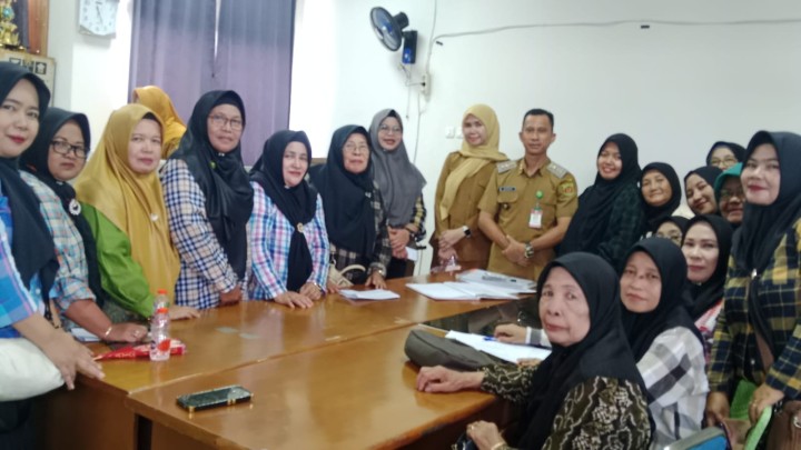 Mohon izin menyampaikan 10/06/2025 Lurah Jawa dan Kasi Kesra menghadiri Kegiatan Rapat Rutin PKK dan pengarahan dari Pembina PKK Kelurahan Jawa di Kantor Kelurahan Jawa Lantai 2