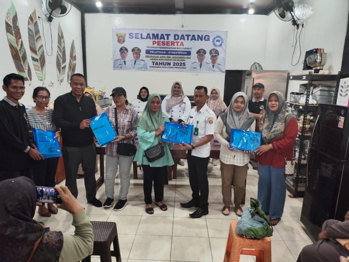 Mohon izin menyampaikan 11/06/2025 Lurah Jawa menghadiri Kegiatan Pembukaan Pelatihan Street Food untuk Warga RT Yg ada dalam PoKmas PMB dan BBJ