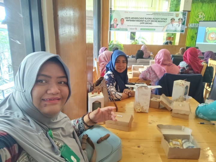 Mohon izin menyampaikan 12/06/2025 mewakili Lurah, Kasi Ekobang LH Kel. Jawa mengikuti Kegiatan Rapat Focus Group Discussion (FGD) Capaian Skor Pola Pangan Harapan (Skore PPH) dari Sub. Kegiatan Koordinasi & Sinkronisasi Pemantauan dan Evaluasi Konsumsi Per Kapita per tahun Dinas Ketahanan Pangan dan Pertanian Kota Samarinda di Hayyu Steak Samarinda Jl. M. Yamin