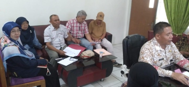 Mohon izin menyampaikan 13/06/2025 Sekretaris Lurah Mewakili Lurah Jawa Rapat Koordinasi Lurah dan Pejabat Struktural Kecamatan Samarinda Ulu di Ruang Camat Samarinda Ulu