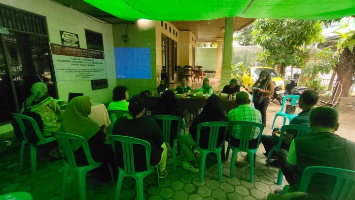 Mohon izin menyampaikan 15/06/2025 Lurah Jawa dan Kasi Kesra menghadiri kegiatan Sosialisai dan Edukasi Kesadaran Masyarakat dlm pengelolaan Sampah dan menjadi Narasumber di RT. 21 Kelurahan Jawa Kecamatan Samarinda Ulu