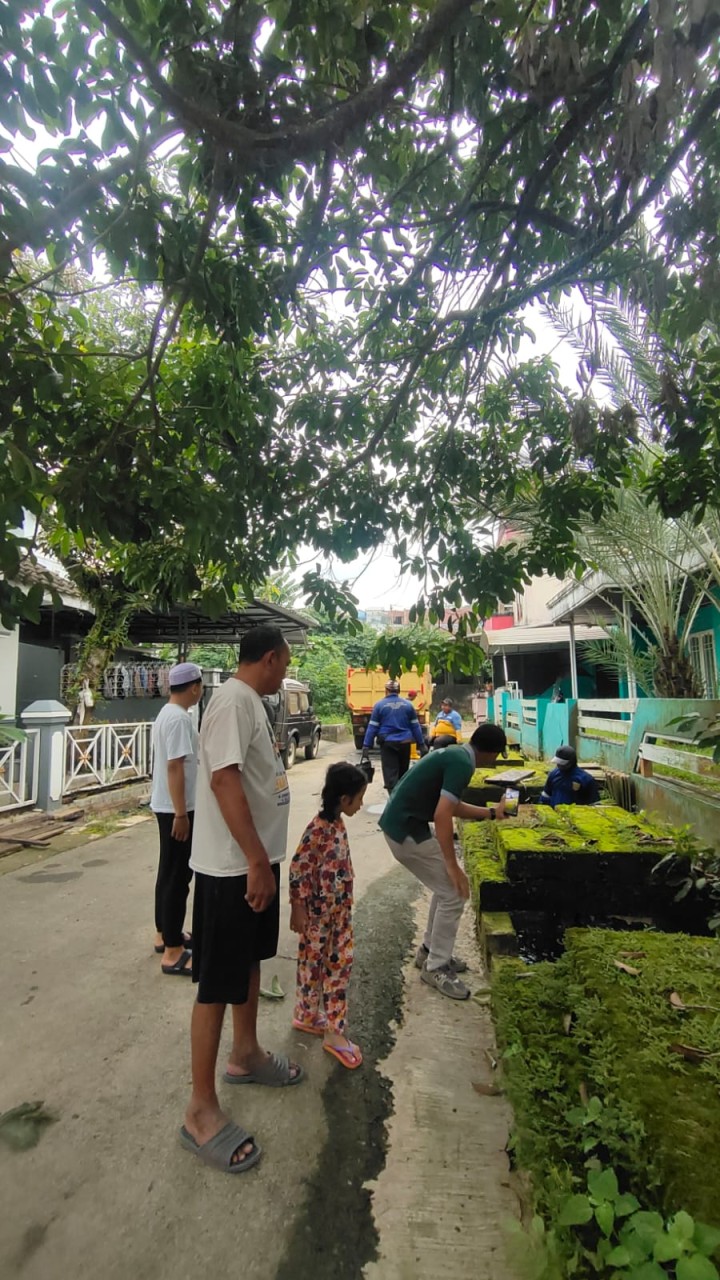 Mohon izin menyampaikan 15/6/2025 Kegiatan Gotong Royong di RT 03  Kelurahan Jawa kecamatan Samarinda ulu  di monitoring Lurah dan kepala seksi ekobang