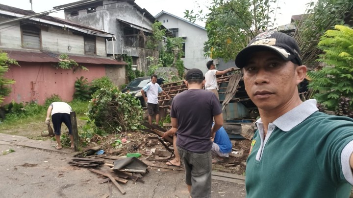 Mohon izin menyampaikan 15/6/2025 Kegiatan Gotong Royong di RT 03  Kelurahan Jawa kecamatan Samarinda ulu  di monitoring Lurah dan kepala seksi ekobang