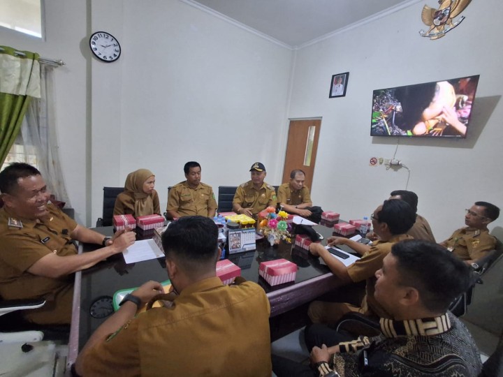 Mohon izin menyampaikan 16/6/2025 Camat Samarinda Ulu dan Lurah Sekecamatan Samarinda Ulu menerima Kunjungan dari Kecamatan Biduk-Biduk Kab.Berau di Kecamatan Samarinda Ulu