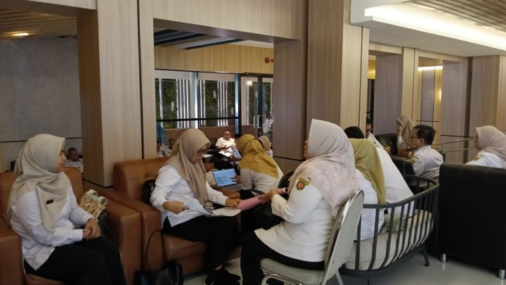 Mohon izin menyampaikan 18/6/2025 Lurah Jawa Menghadiri Kegiatan Diskusi Draft Presentase Rencana Kerja Tahun 2026 di Aula Gedung PKK Lt I Kota Samarinda