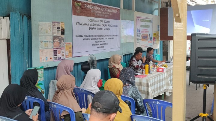 Mohon izin menyampaikan 19/6/2025 Lurah Jawa (Sebagai Narasumber) dan Kasi Kesra Menghadiri kegiatan  Sosialisasi dan Edukasi kesadaran Masyarakat dalam pengelolaan sampah rumah tangga di RT 34 kegiatan Probebaya 2025 di Pokmas Bukit Barisan Jaya Kelurahan Jawa
