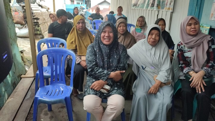 Mohon izin menyampaikan 19/6/2025 Lurah Jawa (Sebagai Narasumber) dan Kasi Kesra Menghadiri kegiatan  Sosialisasi dan Edukasi kesadaran Masyarakat dalam pengelolaan sampah rumah tangga di RT 34 kegiatan Probebaya 2025 di Pokmas Bukit Barisan Jaya Kelurahan Jawa