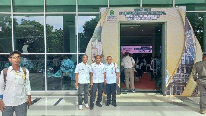 Mohon izin menyampaikan 25/6/2025 Sekretaris Lurah Menghadiri acara Penyerahan penerima Penghargaan Gratis Pol Umrah dan Perjalanan Religi Dan Jos Pol & Insentif Guru Di Gedung Convention hall Kadrie Oening