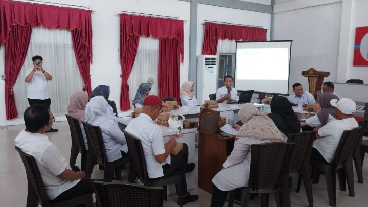 Mohon izin menyampaikan 25/6/2025 ohon ijin menyampaikan Rapat Permohonan Fasilitasi sapras RG dari Dinas Pemberdayaan Perempuan dan Perlindungan Anak di Kecamatan Smd Ulu dihadiri oleh Staf Kesra dan Sekretariat Kelurahan Jawa