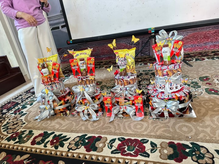 Mohon ijin menyampaikan 25/6/2025 Kasi Kesra Kelurahan Jawa  menghadiri Pelatihan membuat bucket Kreatifitas Ibu" Dasawisma RT 39 Pokmas Bukit Barisan Jaya Probebaya th 2025
