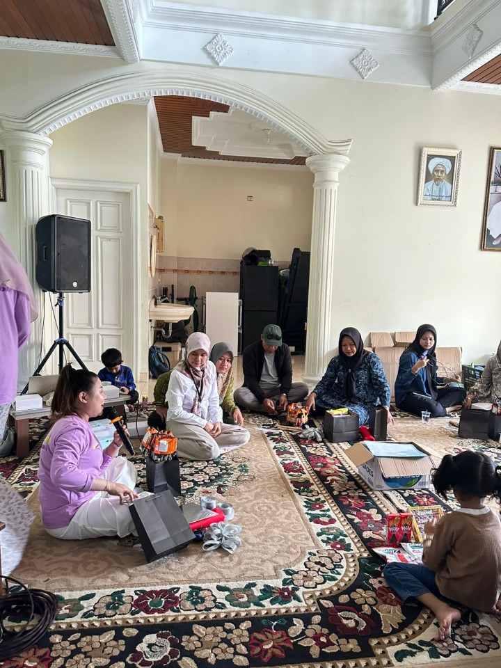 Mohon ijin menyampaikan 25/6/2025 Kasi Kesra Kelurahan Jawa  menghadiri Pelatihan membuat bucket Kreatifitas Ibu" Dasawisma RT 39 Pokmas Bukit Barisan Jaya Probebaya th 2025