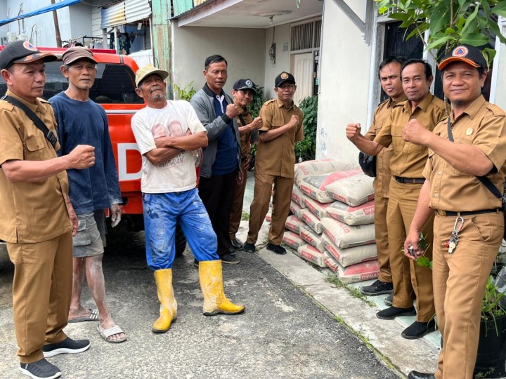 Mohon izin menyampaikan 30/6/2025 Staf Kasi Pemerintahan Menerima Serah Terima Bantuan Bahan Bangunan dari BPBD Kota Samarinda untuk yang terdampak Longsor