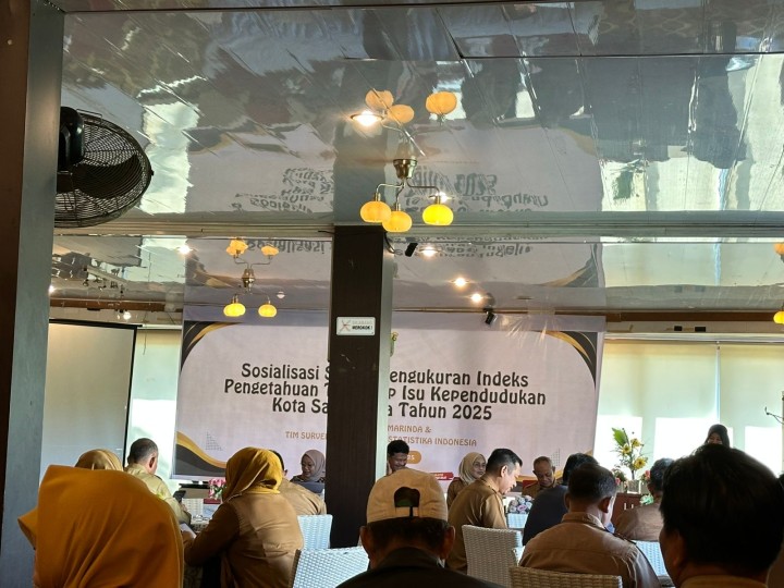 Mohon izin menyampaikan 1/7/2025 Kasi Kesra menghadiri Kegiatan Rapat mewakili lurah Sosialisasi pengukuran indeks pengetahuan dan isu kependudukan kota smd thn 2025 di Yens delight