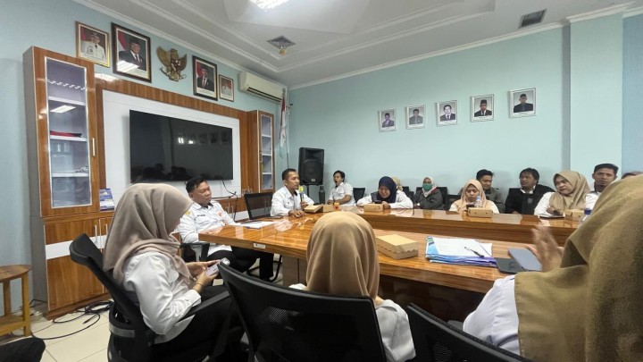 Mohon izin menyampaikan 2/7/2025 Staf Kelurahan Jawa menghadiri Kegiatan Rapat Koordinasi dan Evaluasi Layanan Inovasi Wadai Belapis Manis Tahun 2025