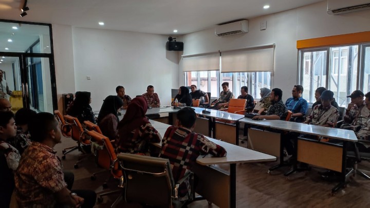 Mohon izin menyampaikan 3/7/2025 Staf Kasi Pemerintahan & Trantib Menghadiri kegiatan Rakor UPTD 4 dan 5 di BAPEDDA Kota Samarinda