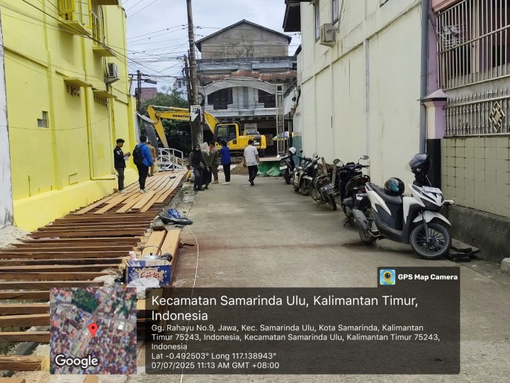 Mohon izin menyampaikan 7/7/2025 Lurah Jawa, Kasi Ekobang & LH Beserta Staff Peninjauan Sarpras Probebaya 2025 (Pembangunan Penutup Parit Gg. Rahayu - seperempat swadaya masyarakat) di RT. 30 Kel. Jawa - Pokmas PMB