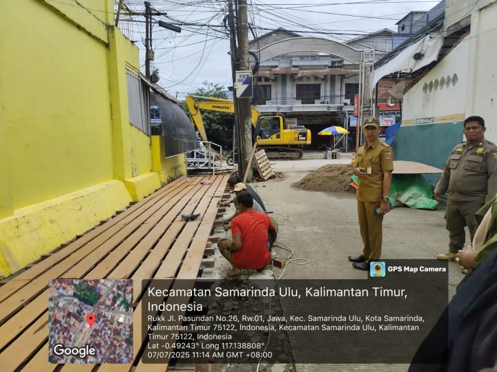 Mohon izin menyampaikan 7/7/2025 Lurah Jawa, Kasi Ekobang & LH Beserta Staff Peninjauan Sarpras Probebaya 2025 (Pembangunan Penutup Parit Gg. Rahayu - seperempat swadaya masyarakat) di RT. 30 Kel. Jawa - Pokmas PMB