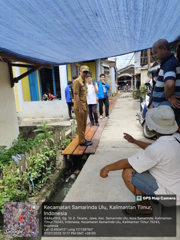Mohon izin menyampaikan 7/7/2025 Lurah Jawa, Kasi Ekobang & LH Beserta Staff Peninjauan Sarpras Probebaya 2025 (Pembangunan Tutup Parit di Gg. Cempaka, Gg. Teratai & Gg. 2D) di RT. 29 Kel. Jawa - Pokmas BBJ