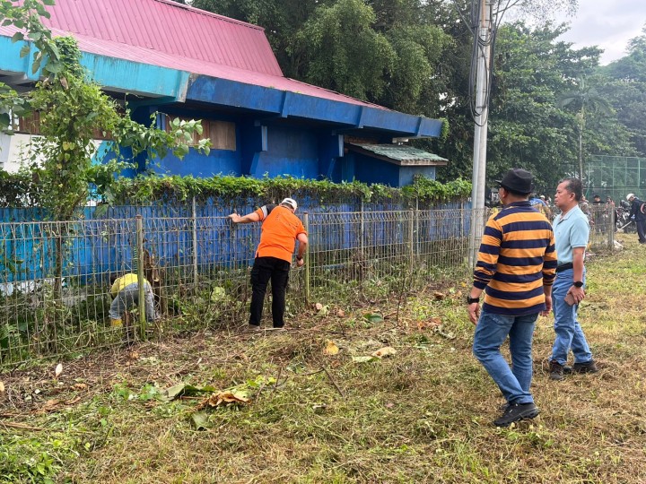 Mohon Izin menyampaikan 12/7/2025 Mewakili Pak Lurah  Acara : kegiatan gotong royong bersama seluruh OPD Kota Samarinda Taman cerdas dan sekitarnya Hadir : Kasi Kesra (mewakili Lurah) dan Staf Anggota Satlinmas kel jawa