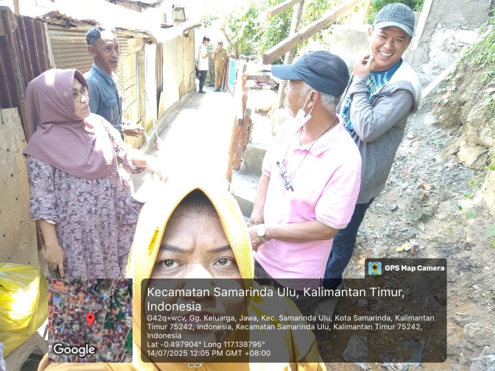 Mohon izin menyampaikan 14/7/2025 Lurah Jawa, Kasi Ekobang & LH Beserta Staff Peninjauan Sarpras Probebaya 2025 (Peningkatan Jalan A dan Jalan B & Pembuatan Turap Ulin) di RT. 20 Kel. Jawa - Pokmas AC