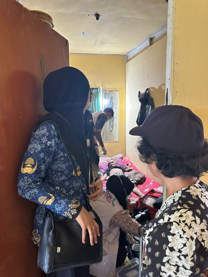 Mohon izin menyampaikan 17/7/2025 Kasi Kesra Kelurahan Jawa Memberikan bantuan dan mensuport kepada warga RT 15 KK tunggal di kos"an, bersama Ketua RT 15 Pak Sugiman PSM kel jawa, PKM Pasundan