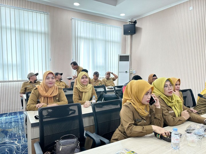 Mohon izin menyampaikan 21/7/2025 Mohon ijin mewakili Pak Lurah Rapat Sosialisasi Program Genting (Gerakan Orangtua Asuh Atasi Stunting) di Dinas Pendidikan dan Kebudayaan Kota Samarinda Hadir : Kasi Kesra